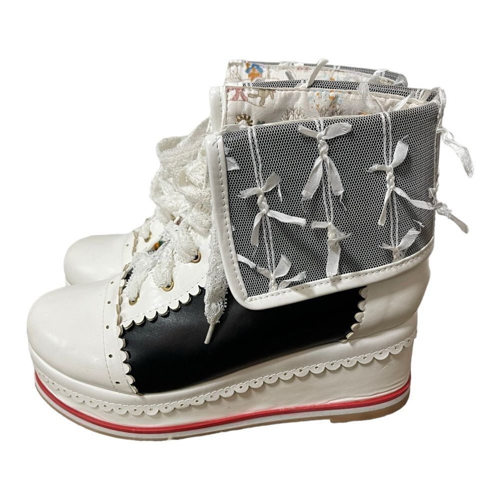 Chic White Lace-Up Platform Sneakers with Floral Interior